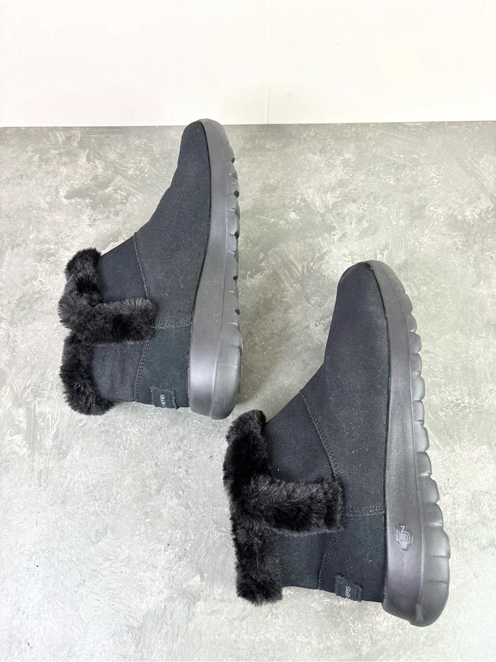Skechers Women's On-The-Go Joy black suede slip-on boots faux fur trim size 7 - Picture 3 of 9